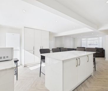 5 bedroom end of terrace house to rent - Photo 4