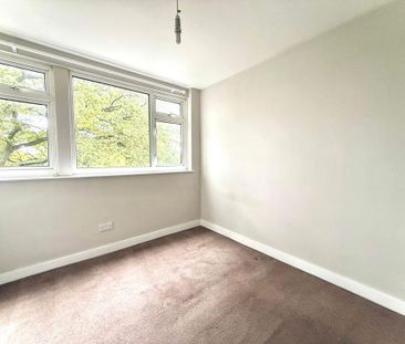 4 bedroom end of terrace house to rent - Photo 4