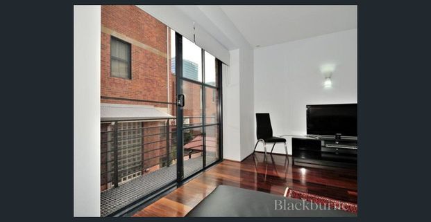 FULLY FURNISHED ONE BEDROOM APARTMENT ON HAY STREET - Photo 1