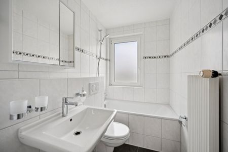 Beautiful renovated apartment in Oensingen - Photo 5