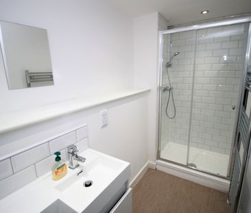 property to rent - Photo 2