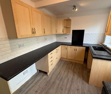 2 bedroom terraced house to rent - Photo 4