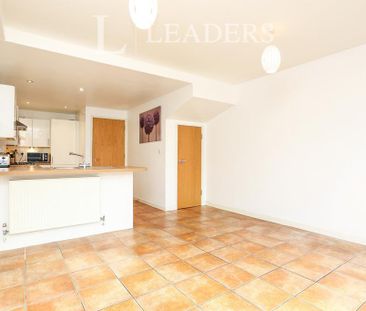 4 bedroom terraced house to rent - Photo 3