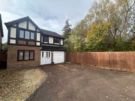 Gatley Drive, Guildford, Surrey, GU4 - Photo 4