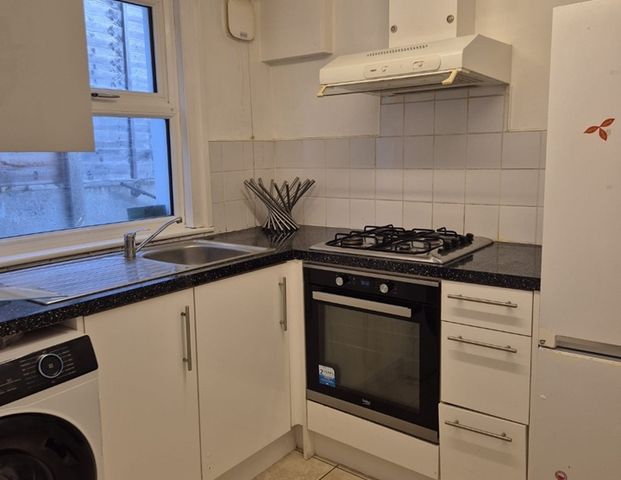 2 Bed Flat, Amhurst Road, E8 - Photo 1