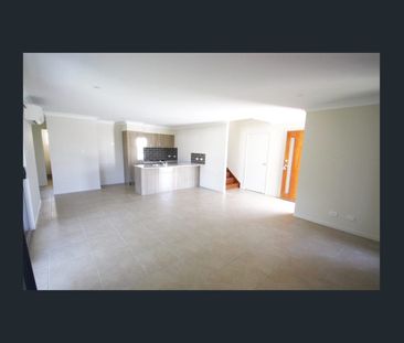 Modern 4 Bedroom Home In Coomera - Photo 2