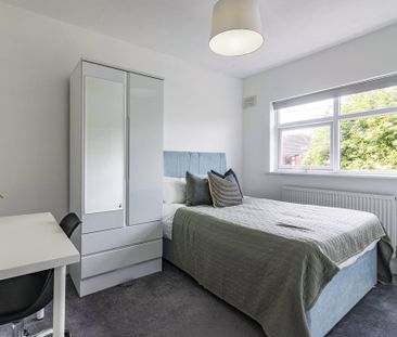 4 bedroom semi-detached house to rent - Photo 4