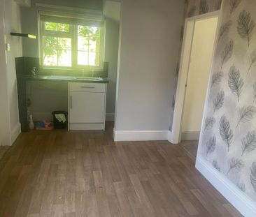 2 bedroom semi-detached house to rent - Photo 6