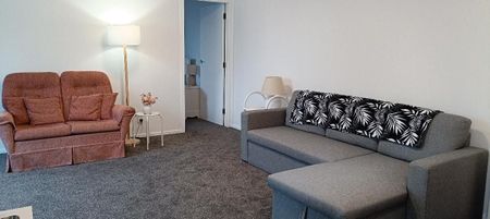 2 Bedroom Flat in Wadestown - Photo 2