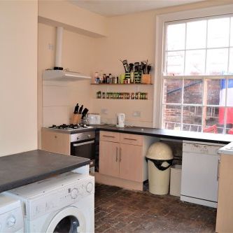 Large Double Room with ensuite on Grimwade Street - Photo 3
