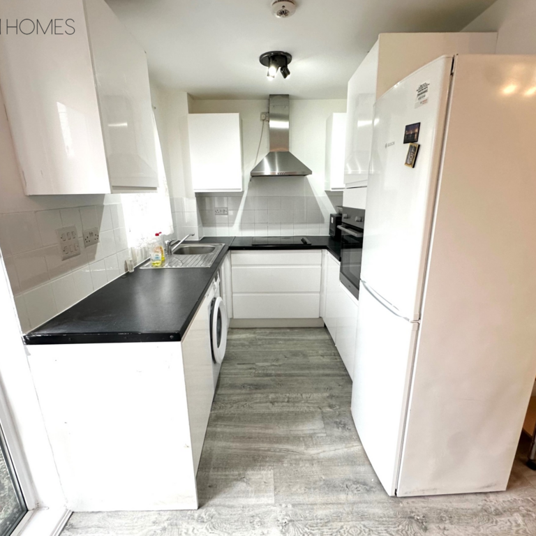 2 bedroom flat to rent - Photo 1