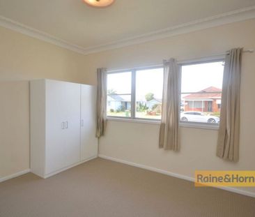 GREAT LOCATION, ROOM FOR ALL THE FAMILY! - Photo 5