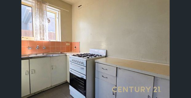 Stylish 1-Bed Retreat in Prime Location - Photo 1