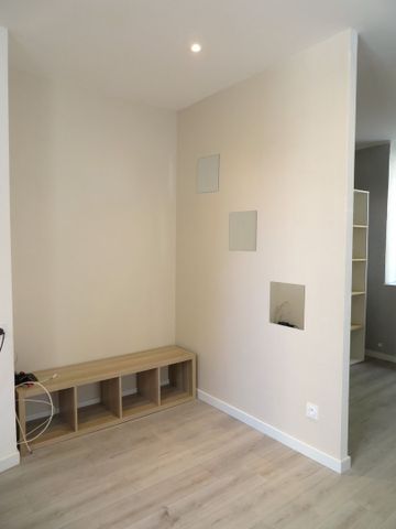 T2 Quai de la Fontaine 31m² Nîmes 420€ H.C - Photo 2