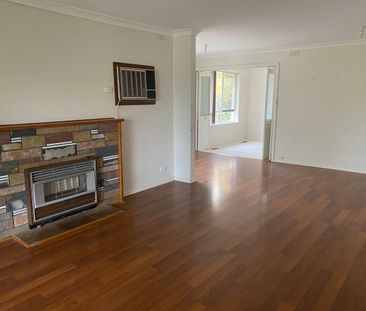 SPACIOUS UNIT/HOUSE LOCATED CLOSE TO SCHOOLS AND PUBLIC TRANSPORT - Photo 3