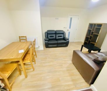 6 bedroom terraced house to rent - Photo 2