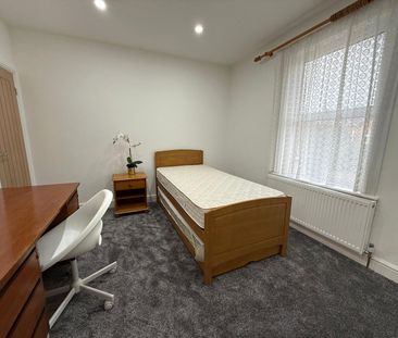 Lower Court Road, Epsom, Surrey, KT19 8SW - Photo 2