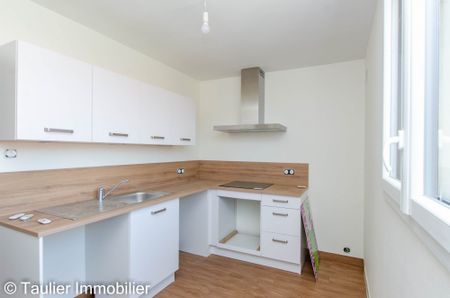 Location Appartement 3 pièces 69m² ST MARCELLIN 38160 - Photo 3