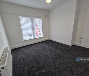3 bedroom end of terrace house to rent - Photo 2