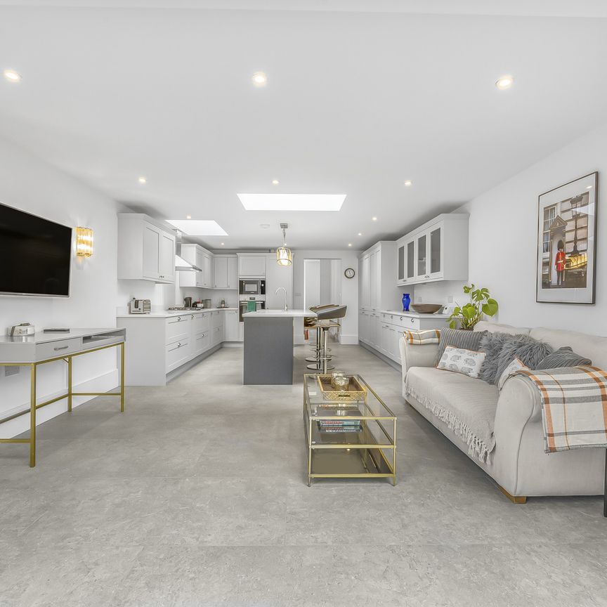 Surrey Road, Peckham Rye, SE15, London - Photo 1