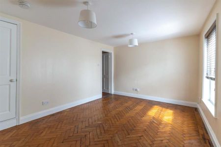 Saffron Walden, Essex - Photo 3