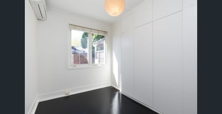 Charming Cottage in Convenient Location - Photo 2