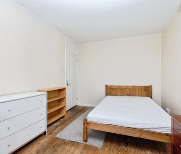 3 Bed Maisonette, Cambridge Heath Road, E1 - Photo 1