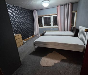 Room in a Shared House, Lindsey Close, CR4 - Photo 1