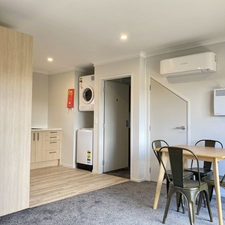 Modern 1-Bedroom Studio Room Available for Rent in Hamilton East – $270 per Week Discover comfortable and convenient living in this well-maintained studio room, located in the sought-after suburb of Hamilton East, 3216. - Photo 3