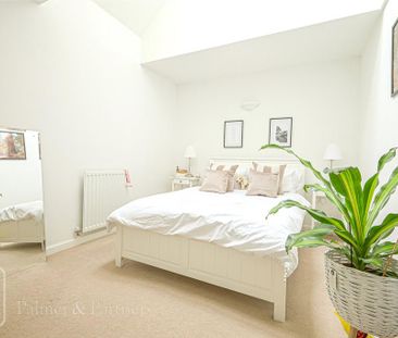 2 bedroom coach house to rent - Photo 3