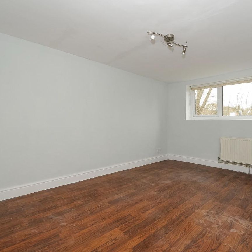 1 Bed Flat, Sylvan Road, SE19 - Photo 1