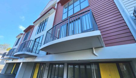 PRIME INNER-CITY LIVING! - Photo 5