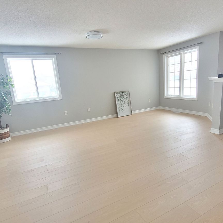 For Lease - 82 Shalom Way, Barrie, Ontario - Photo 1