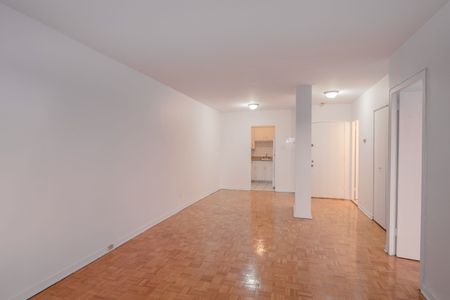 2400 Van Horne - Photo 2