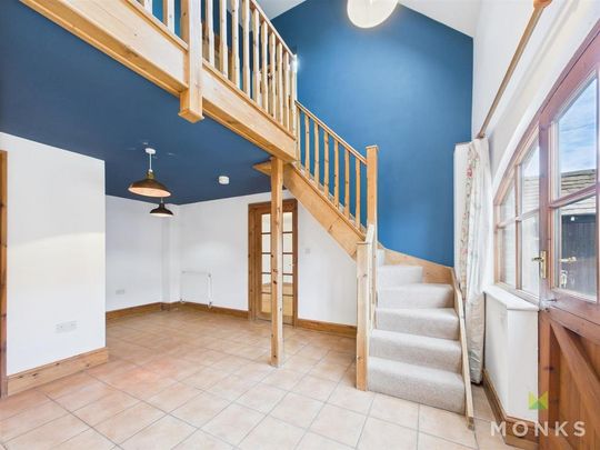 3 bedroom barn conversion to rent - Photo 1