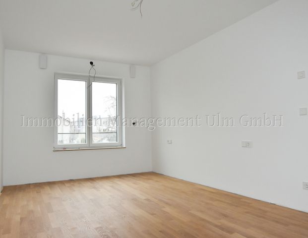 Wunderschöne 2-Zimmer-Wohnung mit Balkon und Tiefgaragenstellplatz! - Photo 1