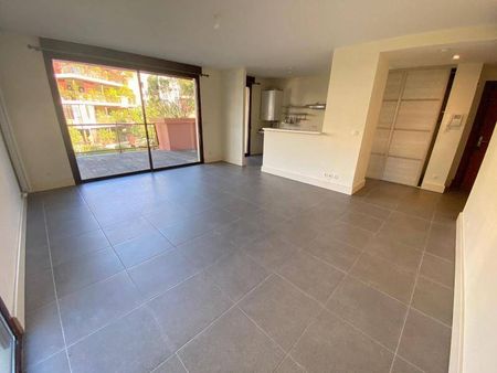 Location appartement récent 2 pièces 60.2 m² à Montpellier (34000) - Photo 2