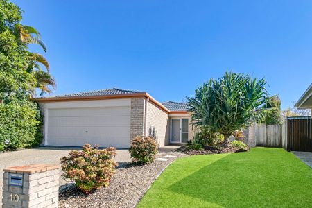 Comfortable Family Living in a Prime Location - Photo 4
