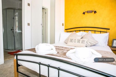 3 bedroom flat to rent - Photo 5