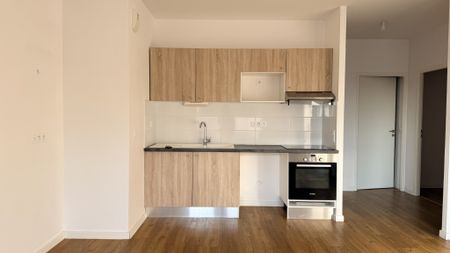 Location Appartement 4 pièces 76m² CENON 33150 - Photo 5