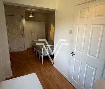 4 bedroom semi-detached house to rent - Photo 5