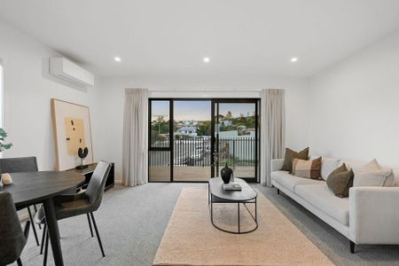 Modern 3 Bedroom Townhouse! - Photo 2