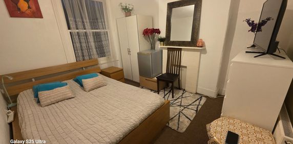 Room in a Shared House, Redmore Road, W6 - Photo 2