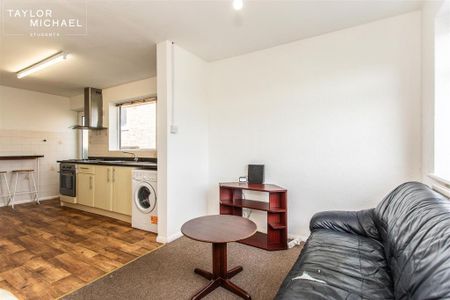 5 bedroom semi-detached house to rent - Photo 2