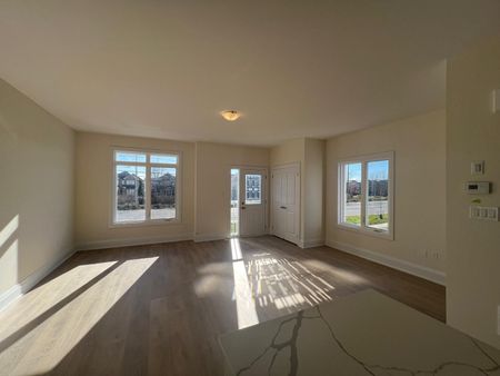 For Lease - 173 Seguin Street, Richmond Hill, Ontario - Photo 2