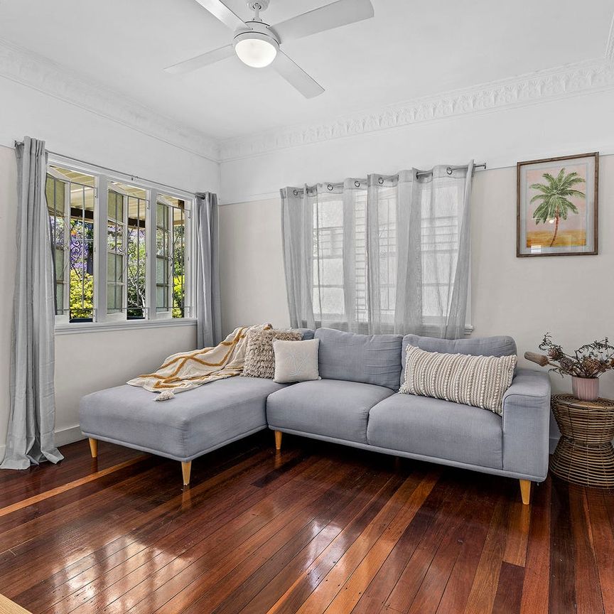 3 Bedroom Home with large yard - great location!!!! - Photo 1