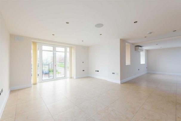 3 bedroom flat to rent - Photo 1