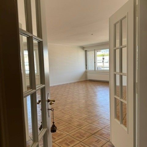 Spacieux appartement de 6 pièces avec balcon au 7ème étage – Route de Florissant, Genève - Photo 1
