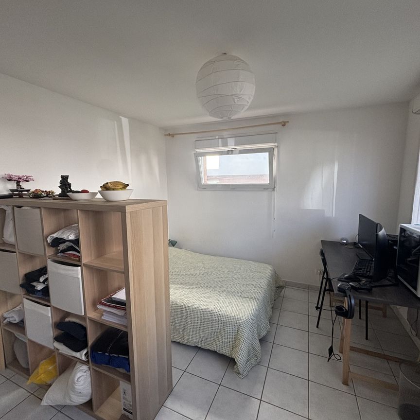 GRAND STUDIO MEUBLÉ AVEC PARKING - Photo 1