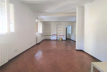 Ampio appartamento con terrazzino libero da metà marzo 2026 !